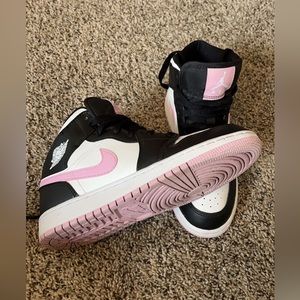 Air Jordan 1 Mid ‘White Light Arctic Pink’